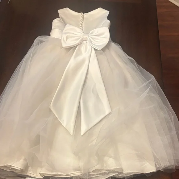 David’s Bridal Classic White Satin & Tulle Flower Girl Dress for Kids - Picture 3 of 5